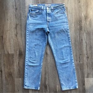Levi's Wedgie Straight Jeans in Medium Blue Size 28
